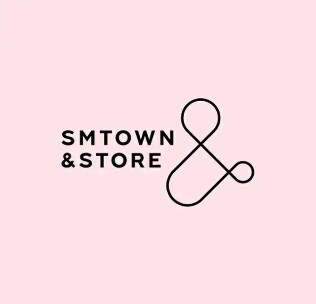 ＳＭＴＯＷＮ＆ＳＴＯＲＥのロゴ（ＳＭブランドマーケティング提供）＝（聯合ニュース）≪転載・転用禁止≫