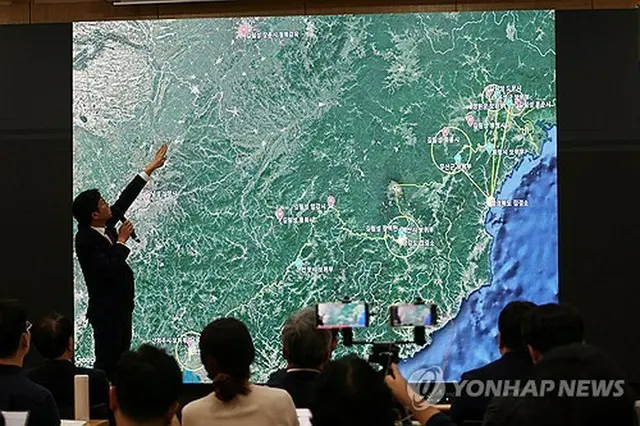 昨年１０月、韓国の民間団体は記者会見を開き、脱北者が中国から北朝鮮に送還されたルートを説明した（資料写真）＝（聯合ニュース）