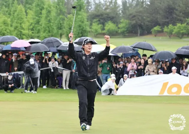 優勝を決めてガッツボーズのパク・ジヨン（写真提供：KLPGA）