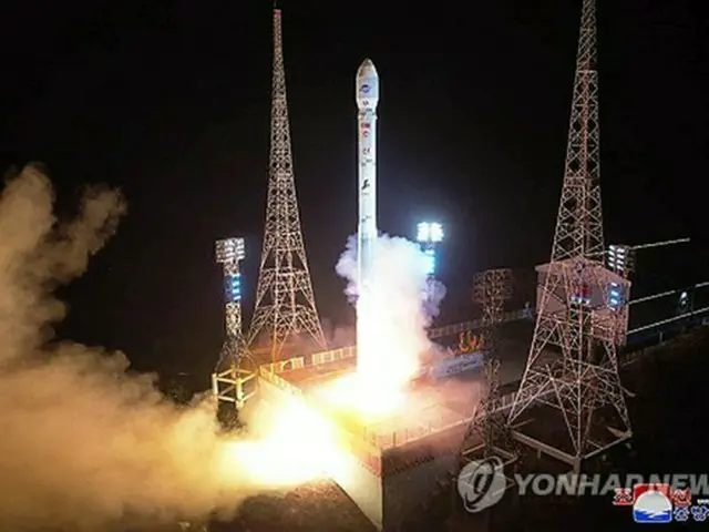 北朝鮮は昨年１１月に軍事偵察衛星を打ち上げた（資料写真、北朝鮮・朝鮮中央テレビの映像より）＝（聯合ニュース）≪転載・転用禁止≫