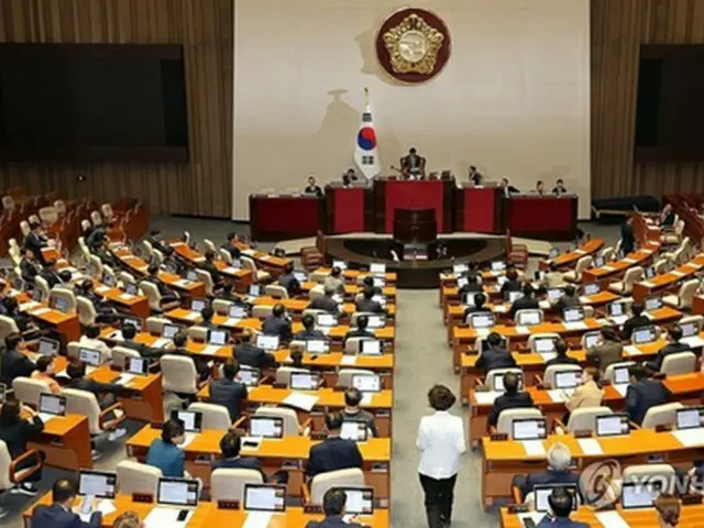 国会本会議の様子＝２８日、ソウル（聯合ニュース）