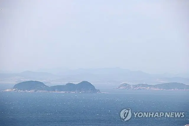 ＧＰＳの妨害電波が発信されているとみられる北朝鮮の島を韓国側から見た様子（仁川市甕津郡提供）＝（聯合ニュース）≪転載・転用禁止≫