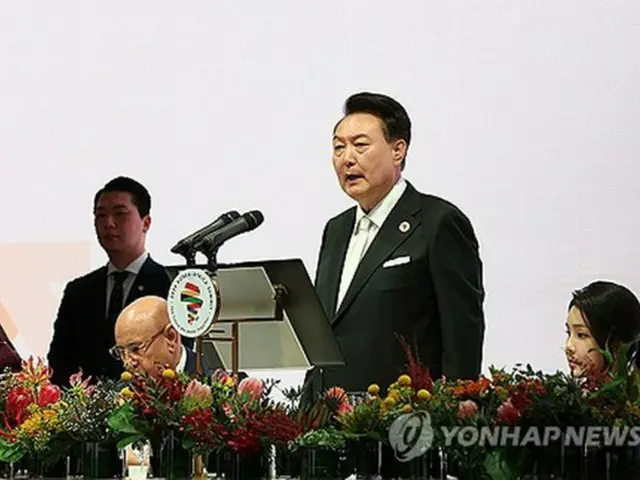 夕食会であいさつを述べる尹大統領＝３日、ソウル（聯合ニュース）