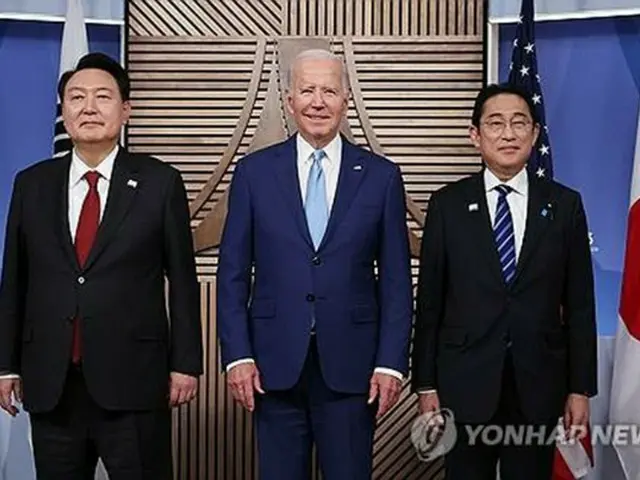 左から韓国の尹錫悦（ユン・ソクヨル）大統領、米国のバイデン大統領、日本の岸田文雄首相（資料写真）＝（聯合ニュース）