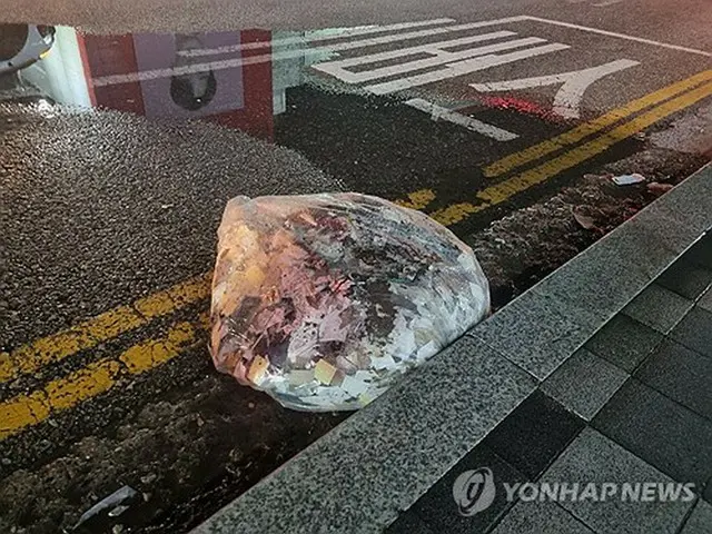 今月２日にソウル市内で見つかった「汚物風船」（韓国軍合同参謀本部提供）＝（聯合ニュース）