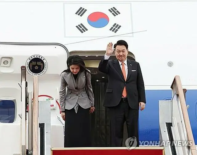 尹大統領夫妻（大統領室提供）＝（聯合ニュース）≪転載・転用禁止≫