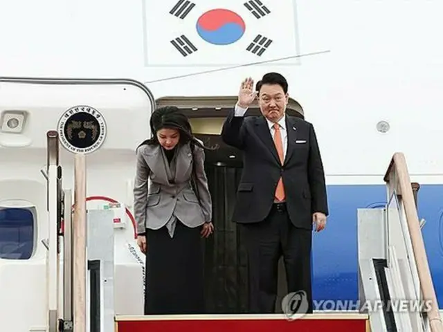 尹大統領夫妻（大統領室提供）＝（聯合ニュース）≪転載・転用禁止≫