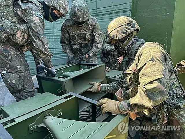 過去に南北軍事境界線付近に設置された拡声器（合同参謀本部提供）＝（聯合ニュース）≪転載・転用禁止≫