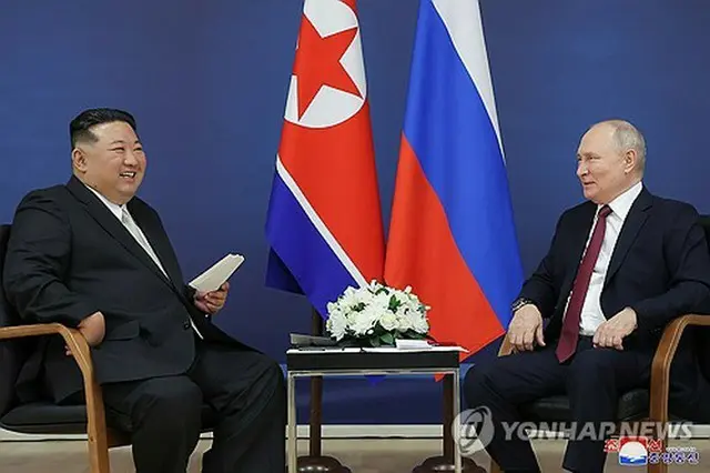 ２０２３年９月１３日、首脳会談を行う北朝鮮の金正恩氏（左）とロシアのプーチン大統領＝（朝鮮中央通信＝聯合ニュース）≪転載・転用禁止≫