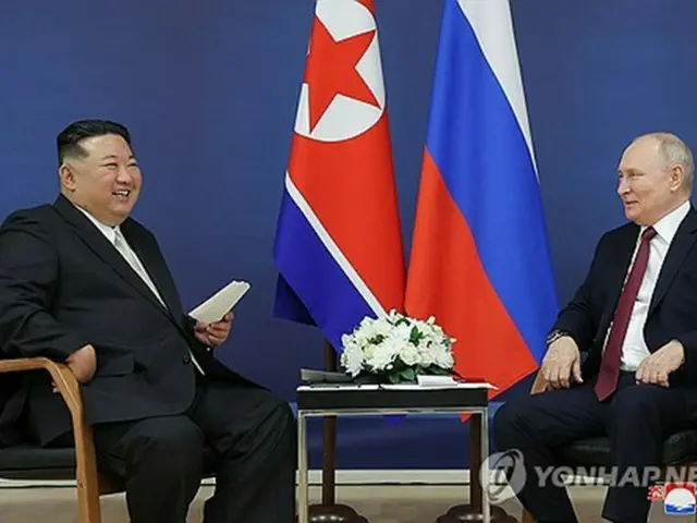 ２０２３年９月１３日、首脳会談を行う北朝鮮の金正恩氏（左）とロシアのプーチン大統領＝（朝鮮中央通信＝聯合ニュース）≪転載・転用禁止≫