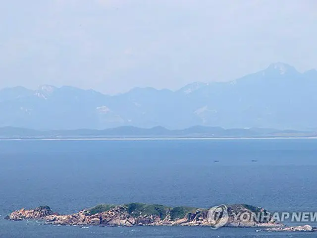 ＧＰＳの妨害電波が発信された１日に延坪島から見た北朝鮮の様子（仁川市甕津郡提供）＝（聯合ニュース）≪転載・転用禁止≫