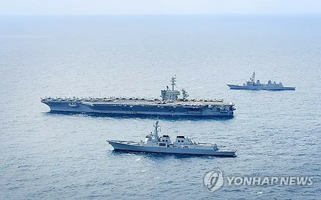 韓米日が４月１１日、済州島の南の公海上で実施した合同海上訓練（海軍提供）＝（聯合ニュース）≪転載・転用禁止≫