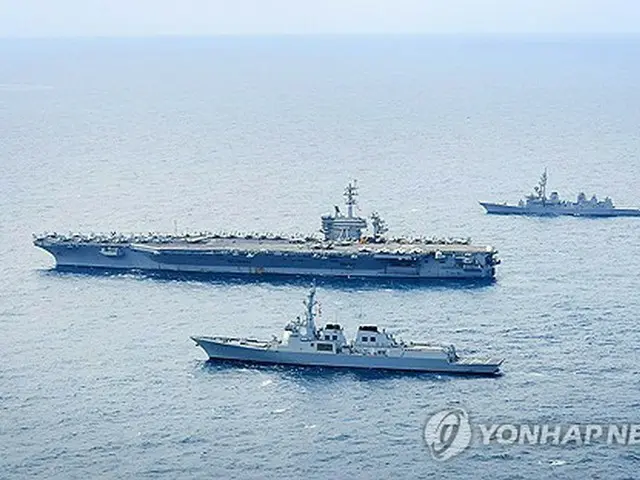 韓米日が４月１１日、済州島の南の公海上で実施した合同海上訓練（海軍提供）＝（聯合ニュース）≪転載・転用禁止≫