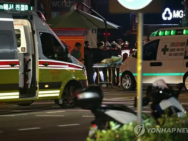 ソウル中心部で歩道に車突っ込む　９人死亡