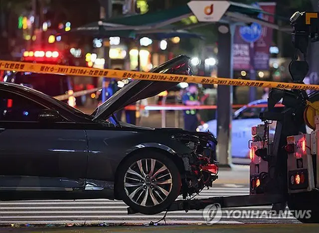 事故を起こした車両＝２日、ソウル（聯合ニュース）