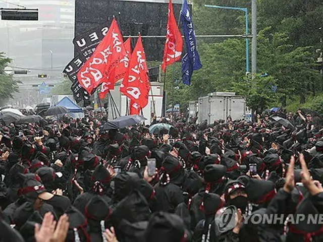 全国サムスン電子労働組合のストライキ集会の様子＝８日、華城（聯合ニュース）