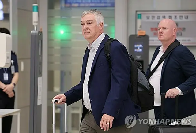 ７日に韓国に入国したフライツ氏＝（聯合ニュース）