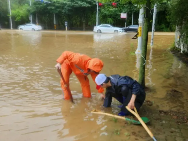 サッカー場1900個の農作物が「浸水」…80万匹以上の家畜が「斃死」＝韓国