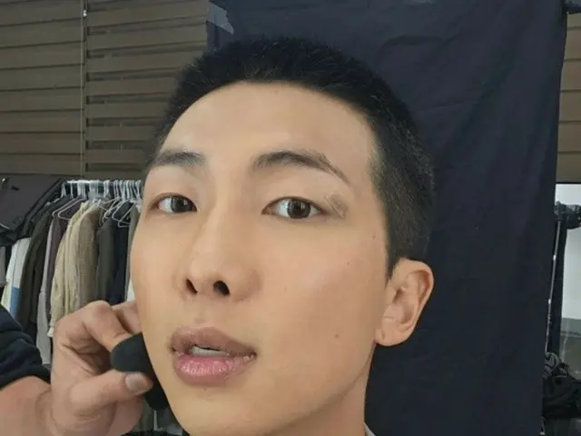 軍服務中「BTS」RM、“丸刈り１周年”記念…いがぐり頭でもかっこいい