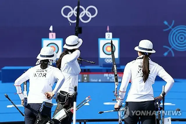 アーチェリー女子団体で最後の矢を射る韓国代表＝２８日、パリ（聯合ニュース）