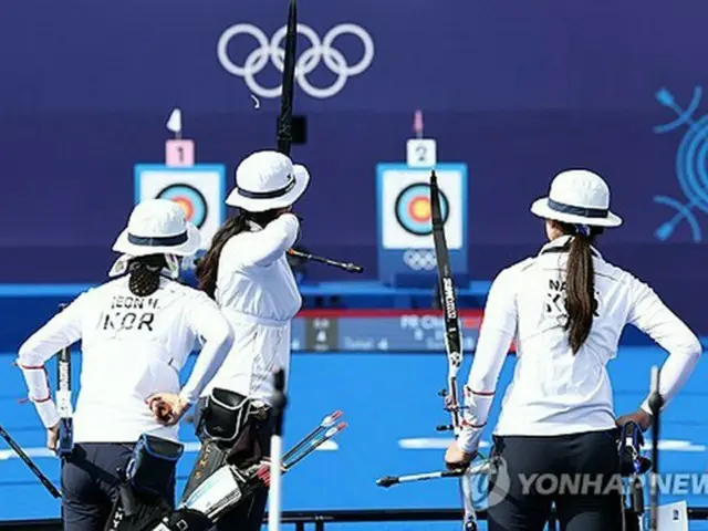 アーチェリー女子団体で最後の矢を射る韓国代表＝２８日、パリ（聯合ニュース）