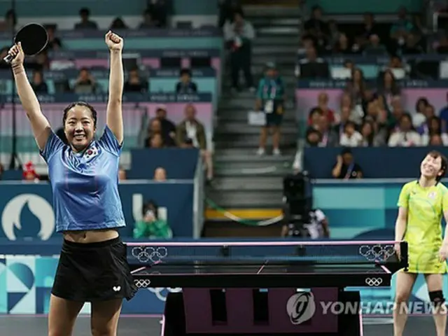 卓球女子シングルス準々決勝で勝利した申裕斌＝１日、パリ（聯合ニュース）