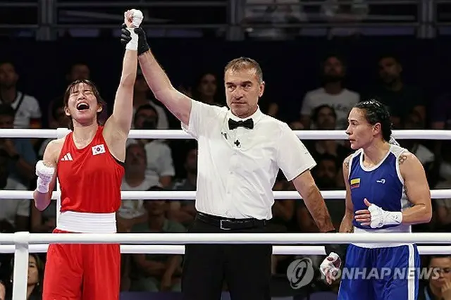 ボクシング女子５４キロ級の準々決勝で判定勝ちした林愛智＝１日、パリ（聯合ニュース）