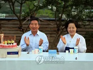 盧武鉉前大統領、家族や友人らと静かな誕生日