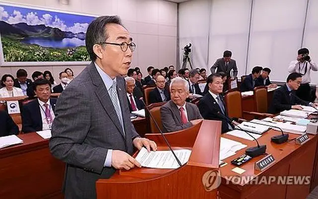 国会外交統一委員会で発言する趙兌烈・外交部長官＝１３日、ソウル（聯合ニュース）