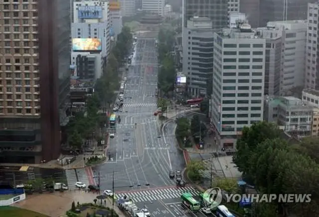 ２０２３年８月２３日、空襲を想定した民防衛訓練が実施され、ソウル都心で交通規制が行われている＝（聯合ニュース）