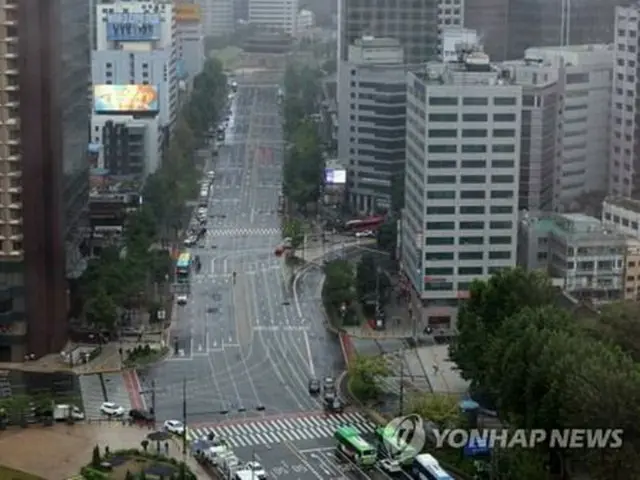 ２０２３年８月２３日、空襲を想定した民防衛訓練が実施され、ソウル都心で交通規制が行われている＝（聯合ニュース）