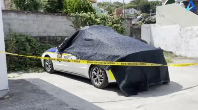 駐車中のパトカーの後部座席に入った女性…遺体で発見される＝韓国