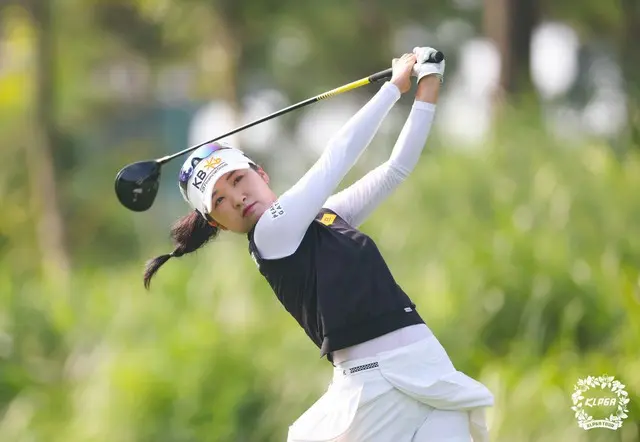 最終ラウンド1番ホールでティーショットを放つイ・イェウォン（写真：KLPGA）