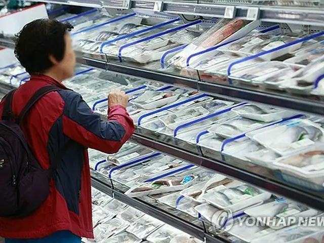 ソウル市内の大型スーパーの水産物売り場＝（聯合ニュース）