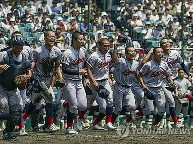 京都国際高校の選手たち＝（共同＝聯合ニュース）≪転載・転用禁止≫