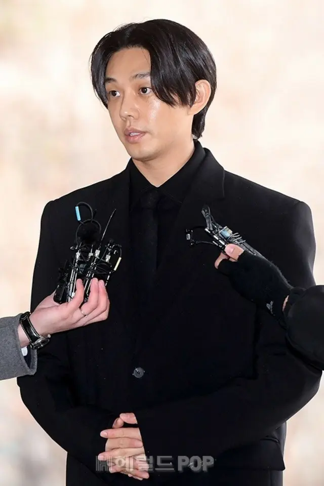 俳優ユ・アイン、懲役1年の実刑宣告で法廷で拘束される