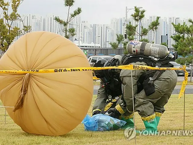 北朝鮮の風船散布に対応する訓練を行う韓国軍（資料写真）＝（聯合ニュース）