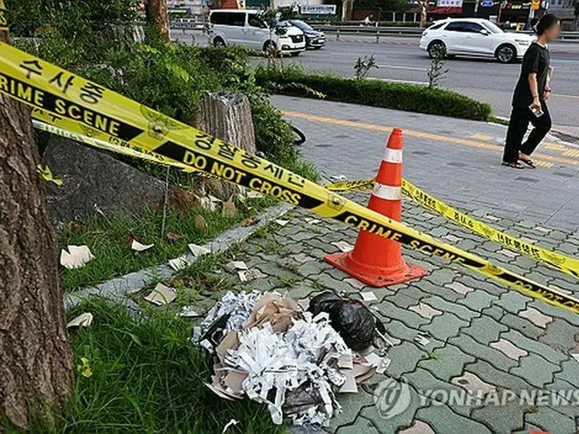 ソウル市内に落下した風船にぶら下げられていたごみ（資料写真）＝（聯合ニュース）