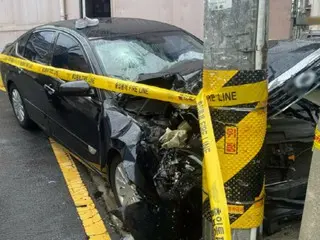 富川で80代が運転していた乗用車が「電柱」に突っ込む...3人が重軽傷＝韓国