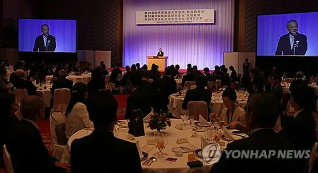 １０日に開かれた夕食会であいさつする柳仁村長官（文化体育観光部提供）＝（聯合ニュース）≪転載・転用禁止≫