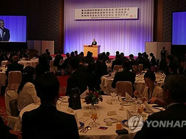 １０日に開かれた夕食会であいさつする柳仁村長官（文化体育観光部提供）＝（聯合ニュース）≪転載・転用禁止≫