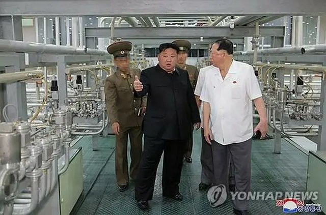 北朝鮮の朝鮮中央通信は１３日、金正恩氏が核兵器研究所と兵器級核物質生産施設を視察したと伝えた＝（朝鮮中央通信＝聯合ニュース）≪転載・転用禁止≫