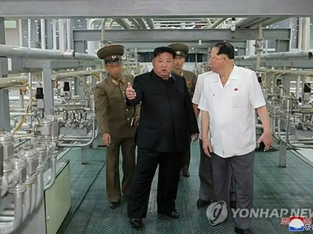 北朝鮮の朝鮮中央通信は１３日、金正恩氏が核兵器研究所と兵器級核物質生産施設を視察したと伝えた＝（朝鮮中央通信＝聯合ニュース）≪転載・転用禁止≫