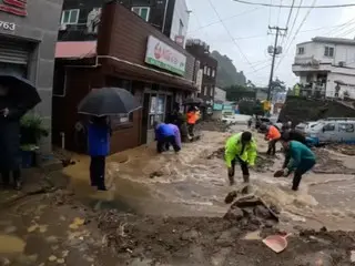 「何が起きているんだ？」…鬱陵島の集中豪雨を見た外国人、まずシャベルを手に取った＝韓国報道