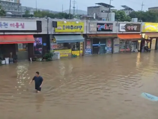 時期はずれの秋の豪雨で1,500人が避難…道路浸水107件