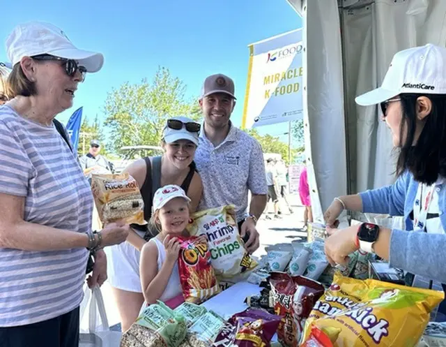 海外で行われた韓国スナック菓子のＰＲイベント（農林畜産食品部提供）＝（聯合ニュース）≪転載・転用禁止≫