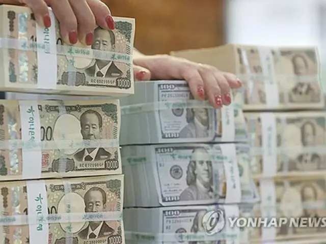 日本円や米ドルの紙幣（資料写真）＝（聯合ニュース）