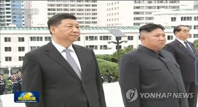 ２０１９年に平壌で会談した金正恩氏（右）と習近平氏（中国国営中央テレビより）＝（聯合ニュース）≪転載・転用禁止≫