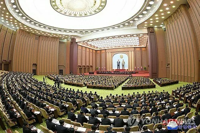 平壌で７～８日に開かれた最高人民会議の第１４期第１１回会議の様子＝（朝鮮中央通信＝聯合ニュース）≪転載・転用禁止≫