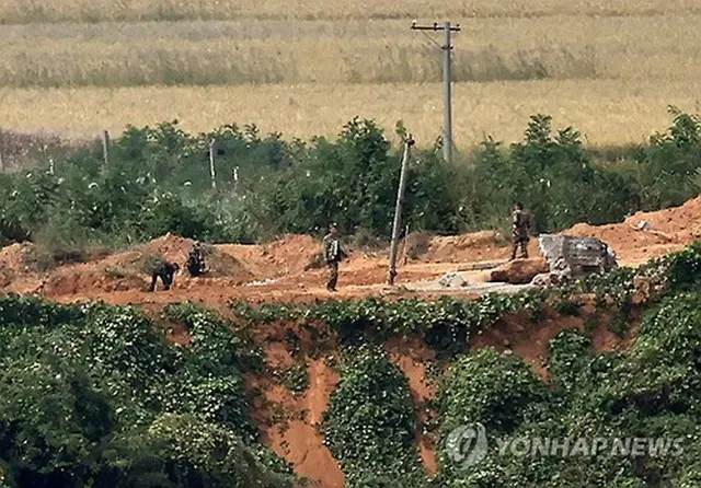 南北軍事境界線に近い韓国・京畿道坡州市の烏頭山統一展望台から眺めた北朝鮮・黄海北道開豊郡一帯＝９日、坡州（聯合ニュース）